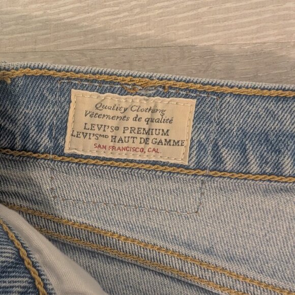 Levi's Light Wash Distressed Jeans - Picture 11 of 16